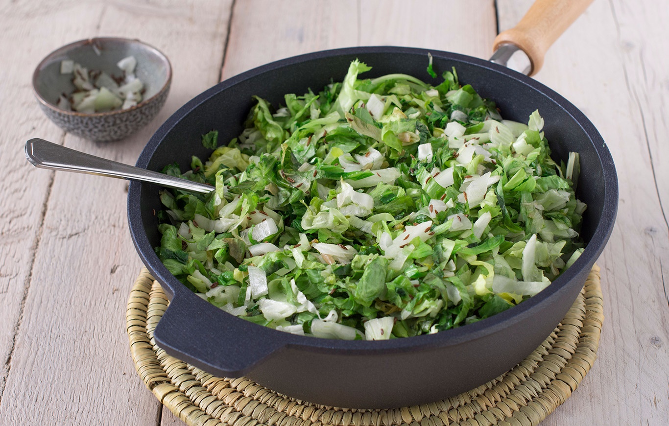 Endivie mit Kümmel gebraten
