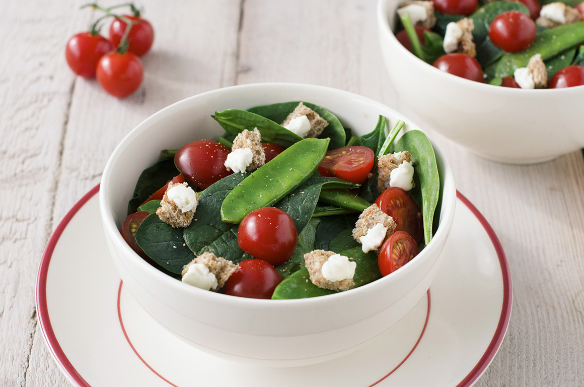 Spinatsalat mit Ziegenkäsecroutons