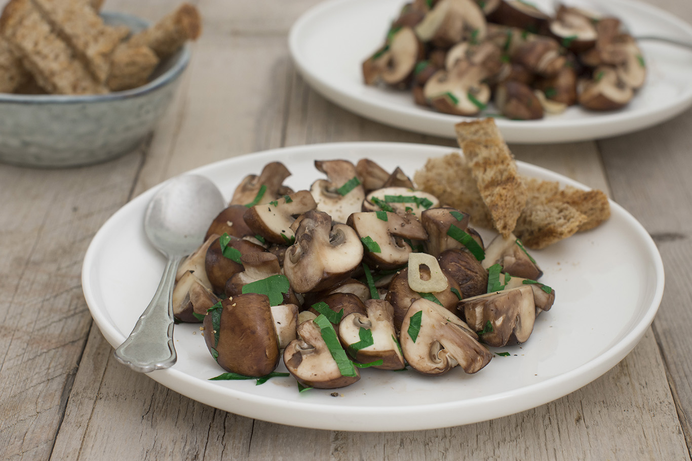 Veggipedia - Chestnut mushrooms with parsley and garlic