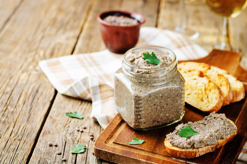Hummus aus schwarzen Bohnen