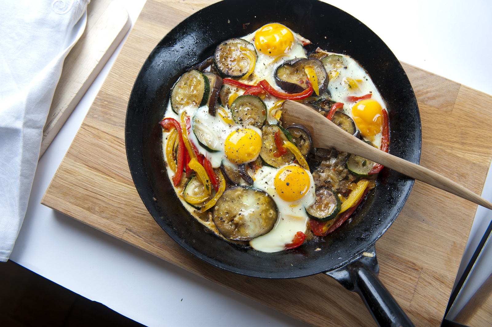 Veggipedia - Basque vegetable dish with egg