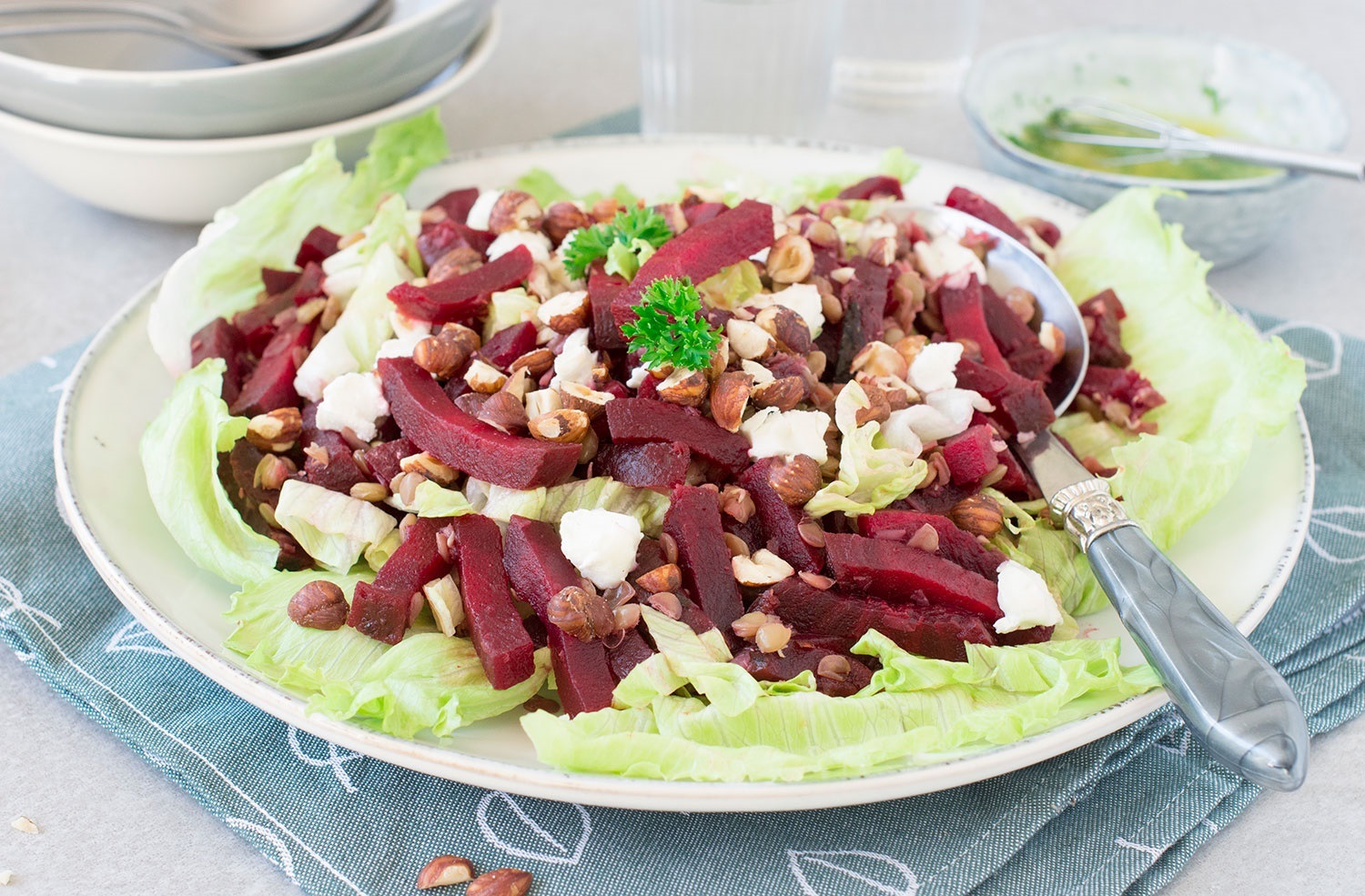 Veggipedia - Beetroot salad with lentils, hazelnuts and goat cheese