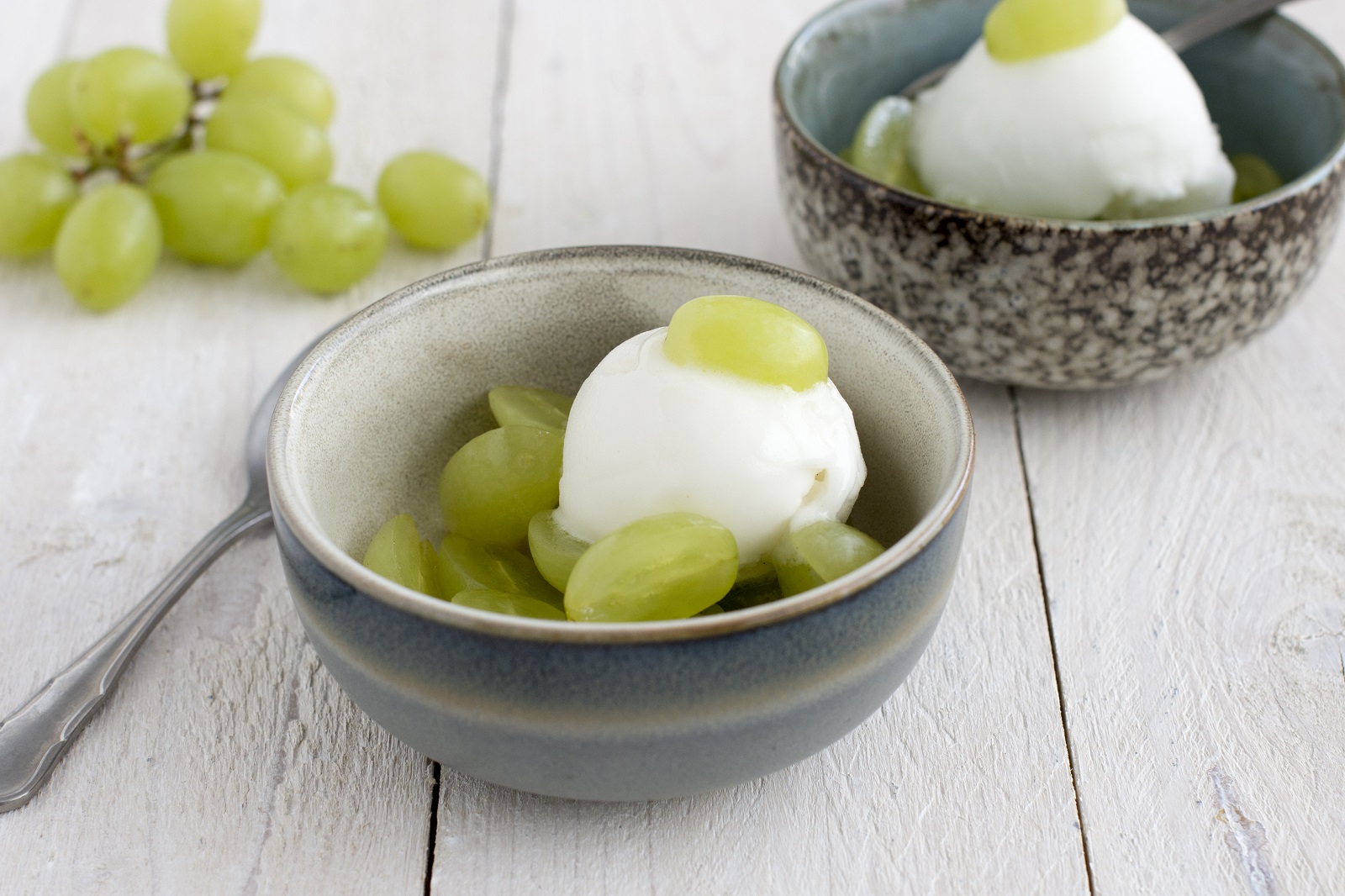 Veggipedia - Lemon ice cream with cinnamon grapes