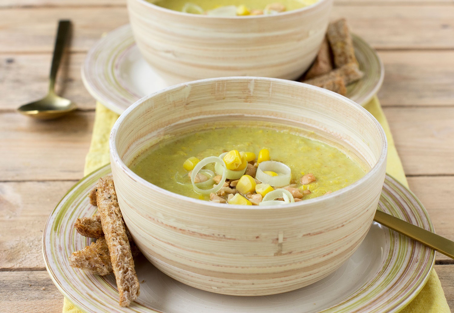 Veggipedia - Corn chowder with spicy bread bars and peanuts