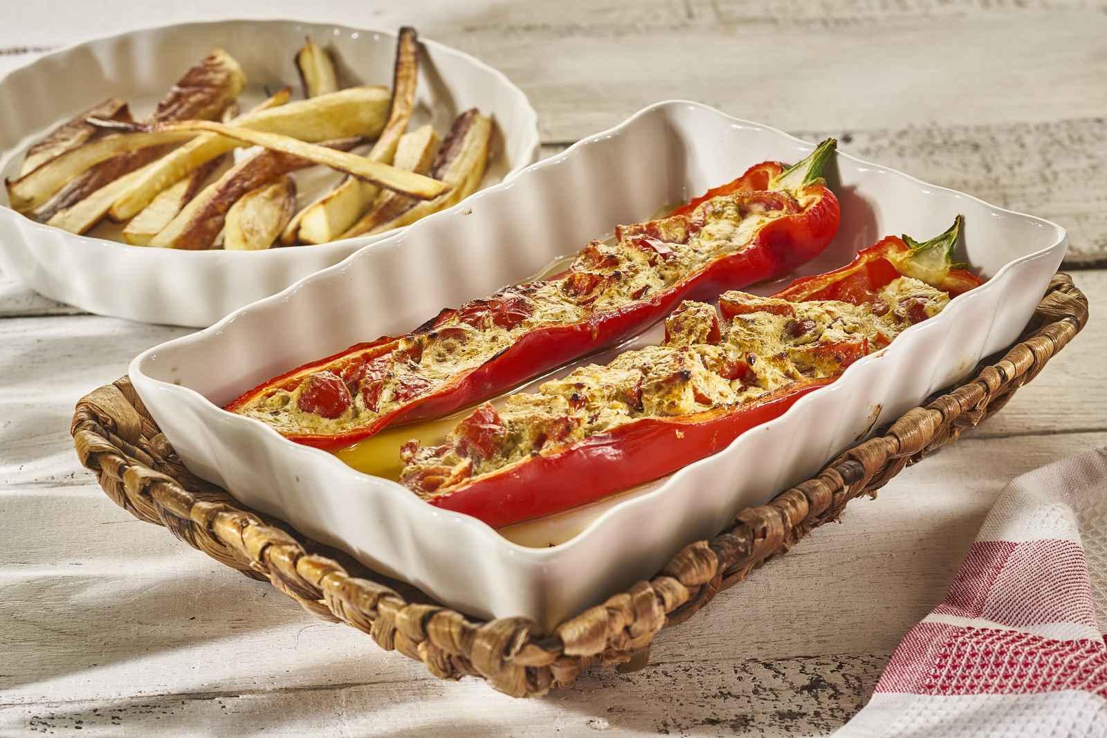 Gefüllte Spitzpaprika mit Tomate