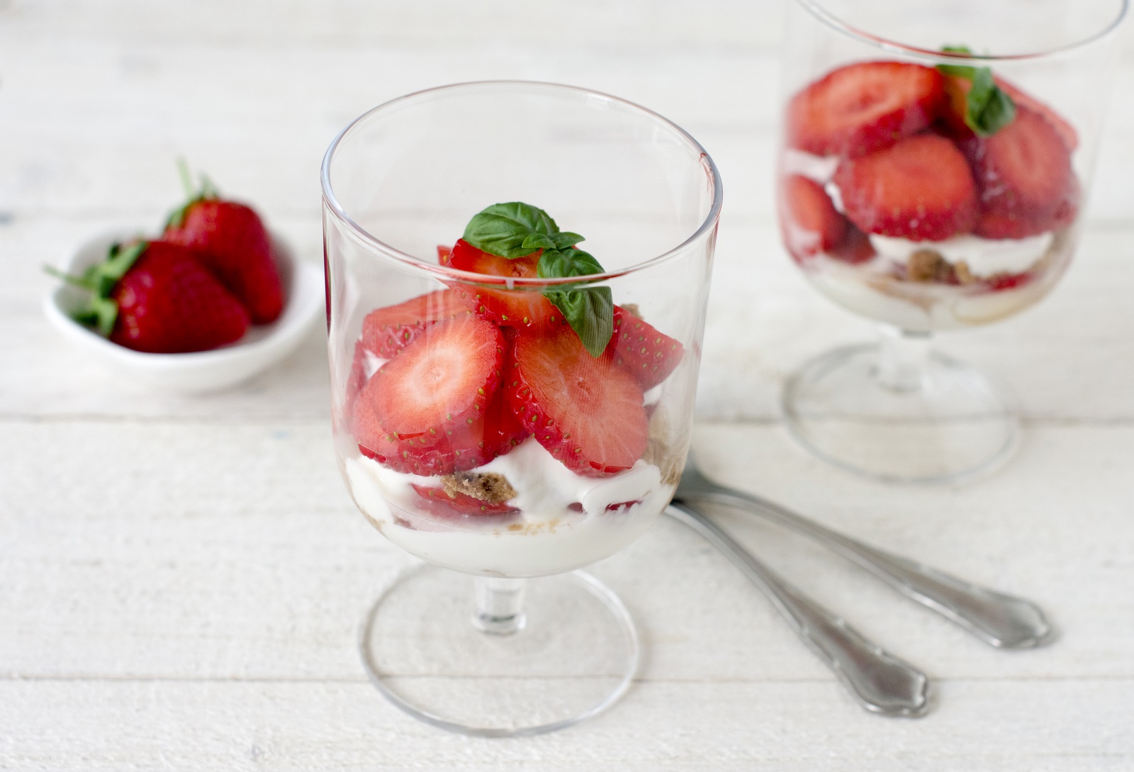 Veggipedia - Tiramisu glasses with strawberries