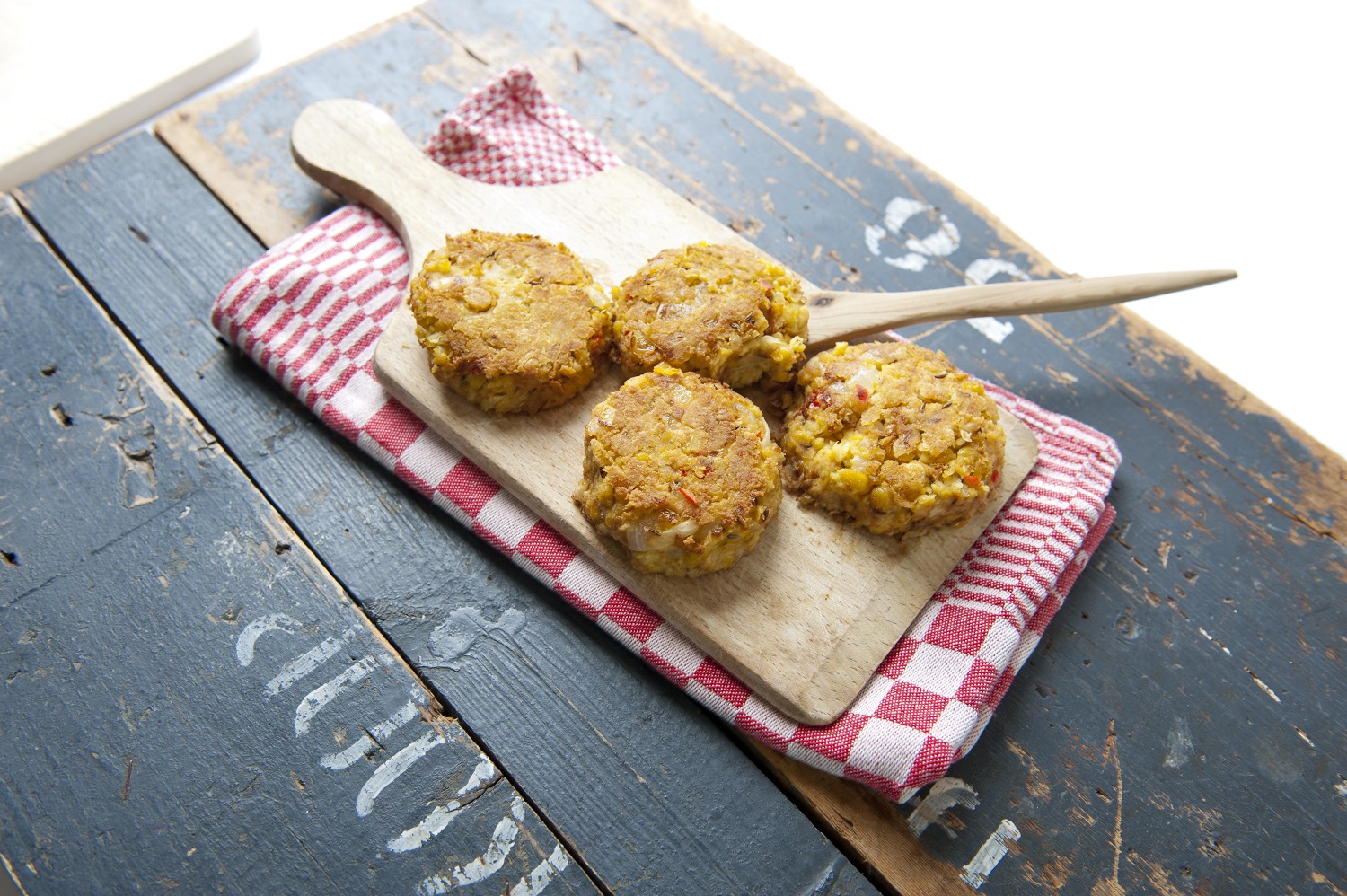 Kichererbsen-Burger mit Couscous und Brokkoli
