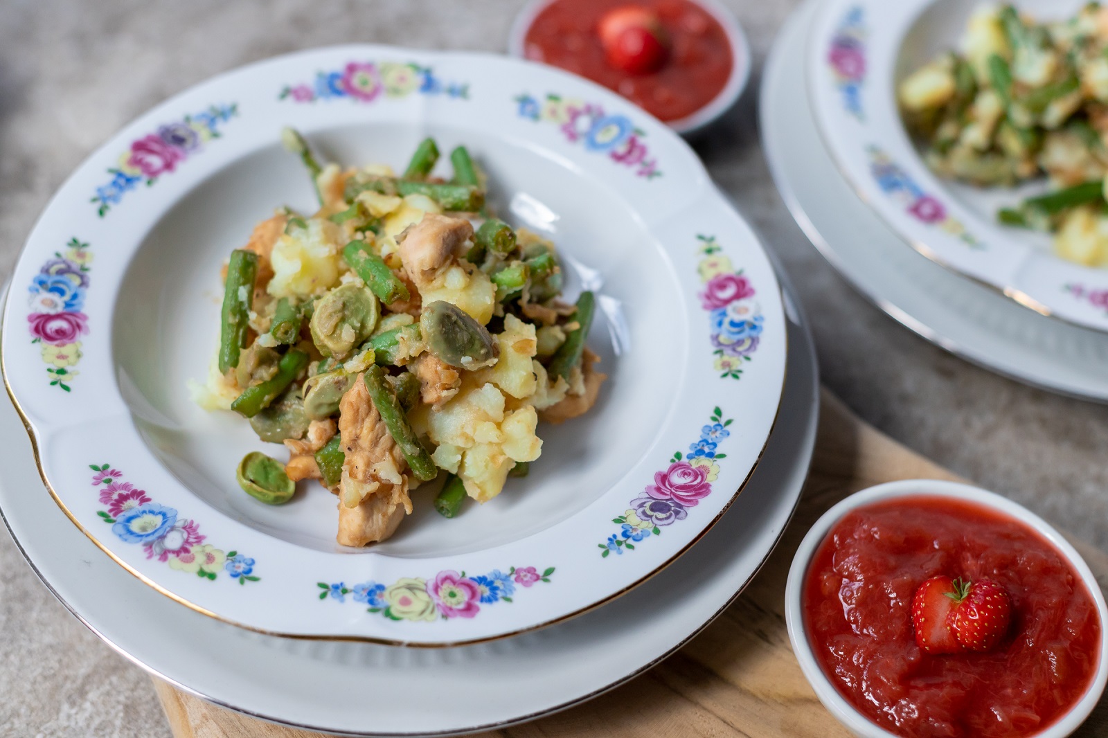 Veggipedia - Spring stew and rhubarb strawberry compote by Francesca Kookt