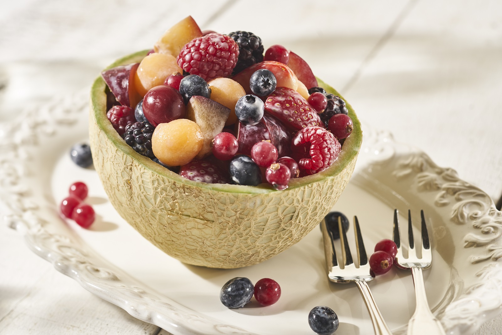Mit Obstsalat gefüllte Melone