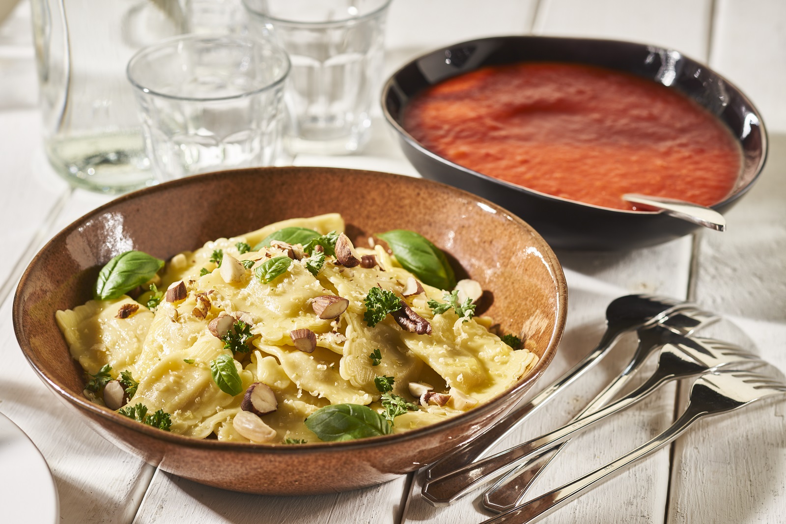 Veggipedia - Ravioli with roasted pepper sauce