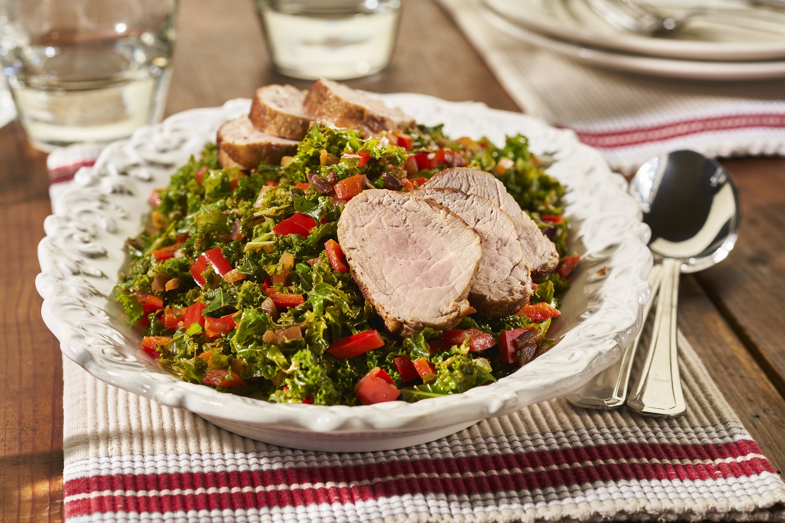 Veggipedia - Stir-fried kale with pork tenderloin