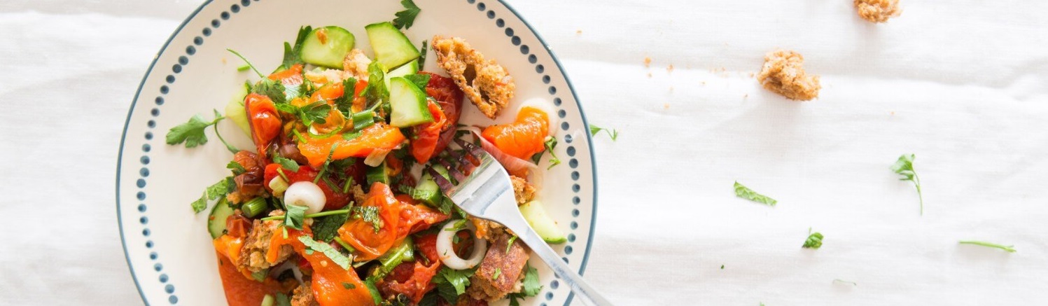 Paprikasalade met zelfgemaakte croutons