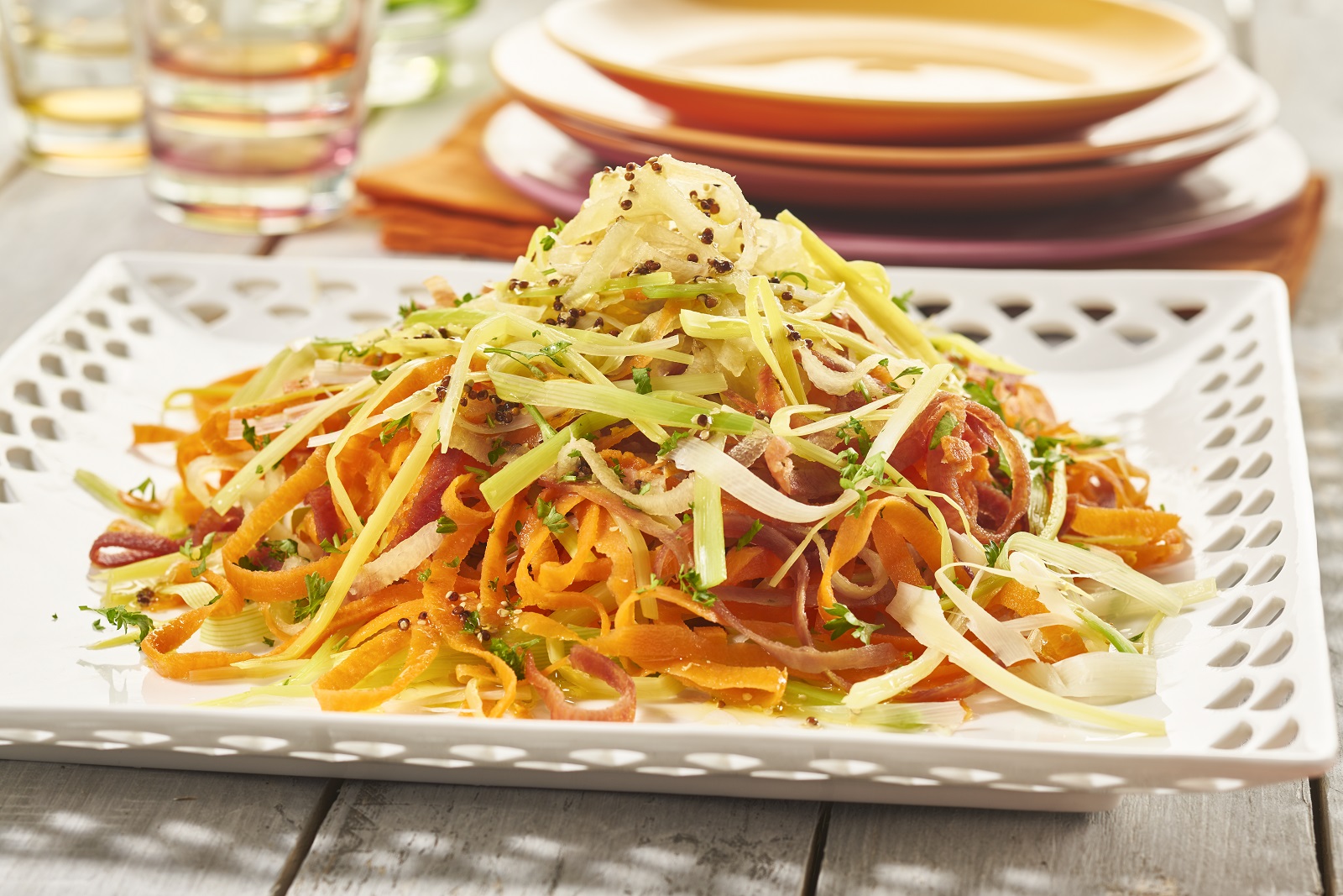 Veggipedia - Rainbow salad with carrots and leeks