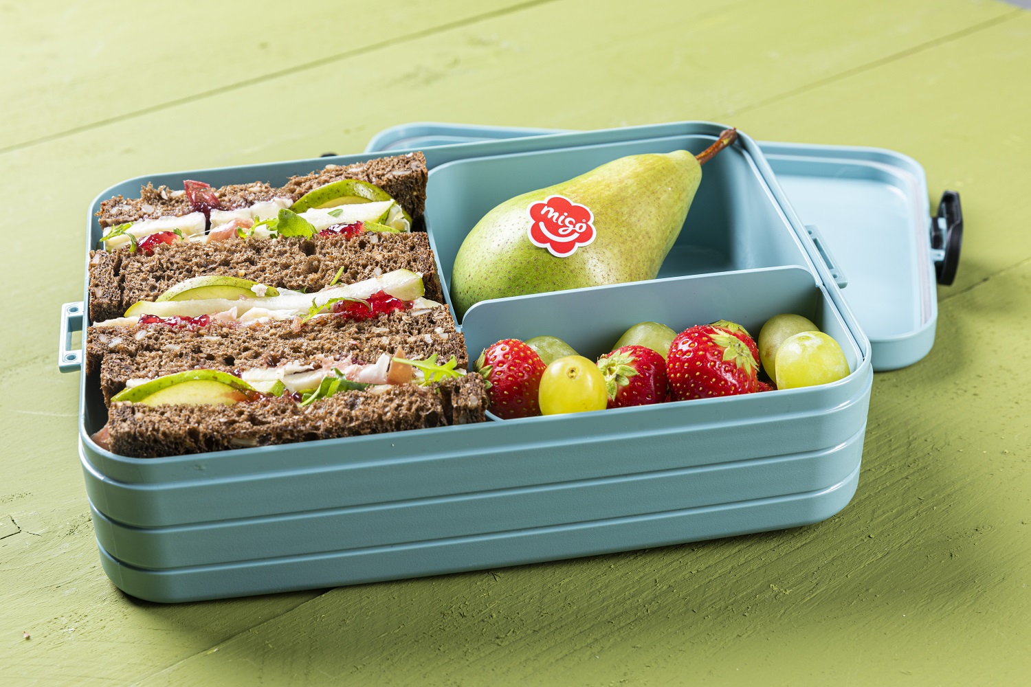 Veggipedia - Sandwich with Migo® Pear