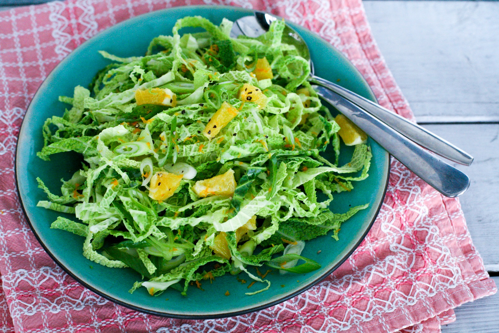 Veggipedia - Savoy cabbage salad with orange sauce