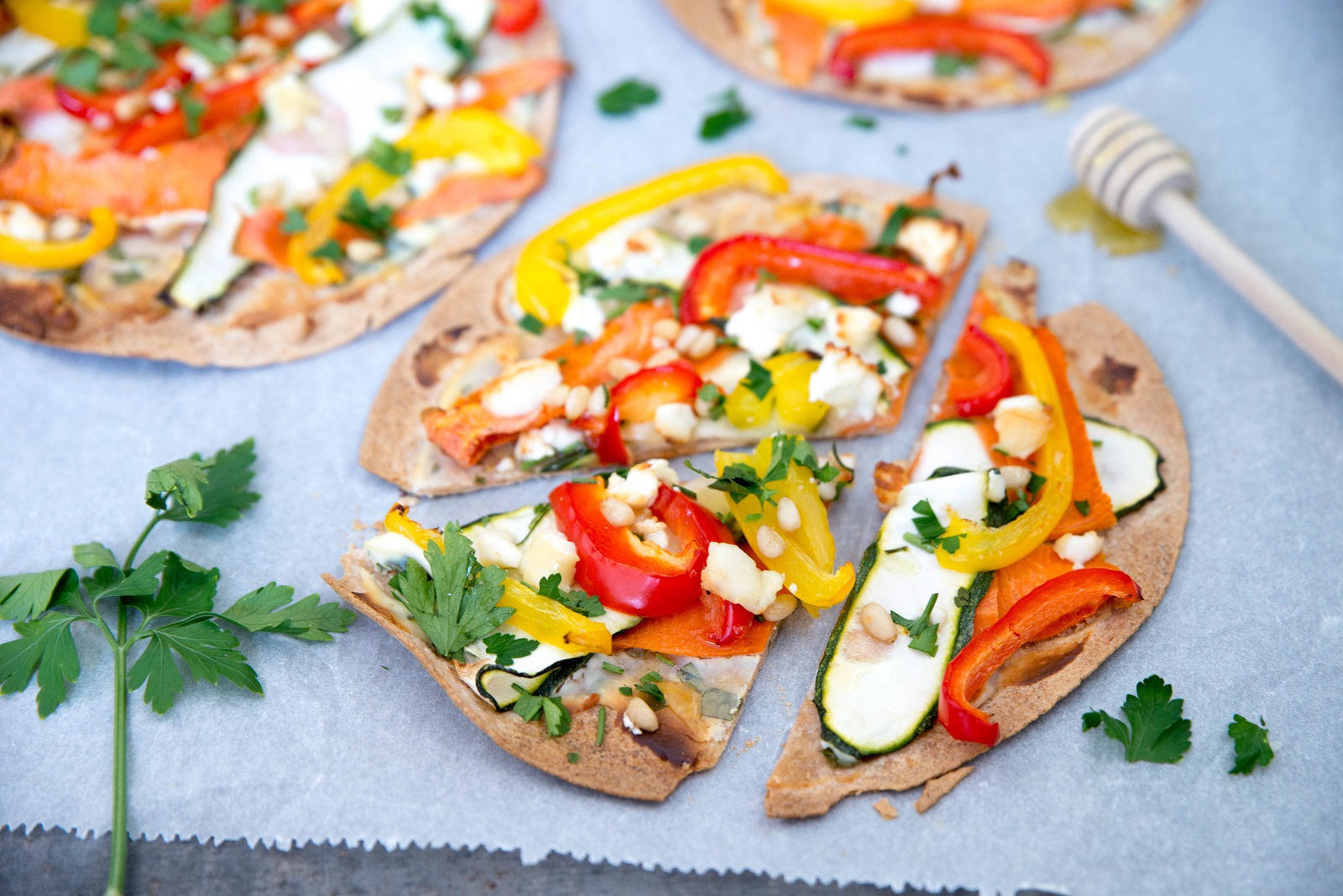 Veggipedia - Quick plate cake with courgette, carrot and honey by Brenda Kookt