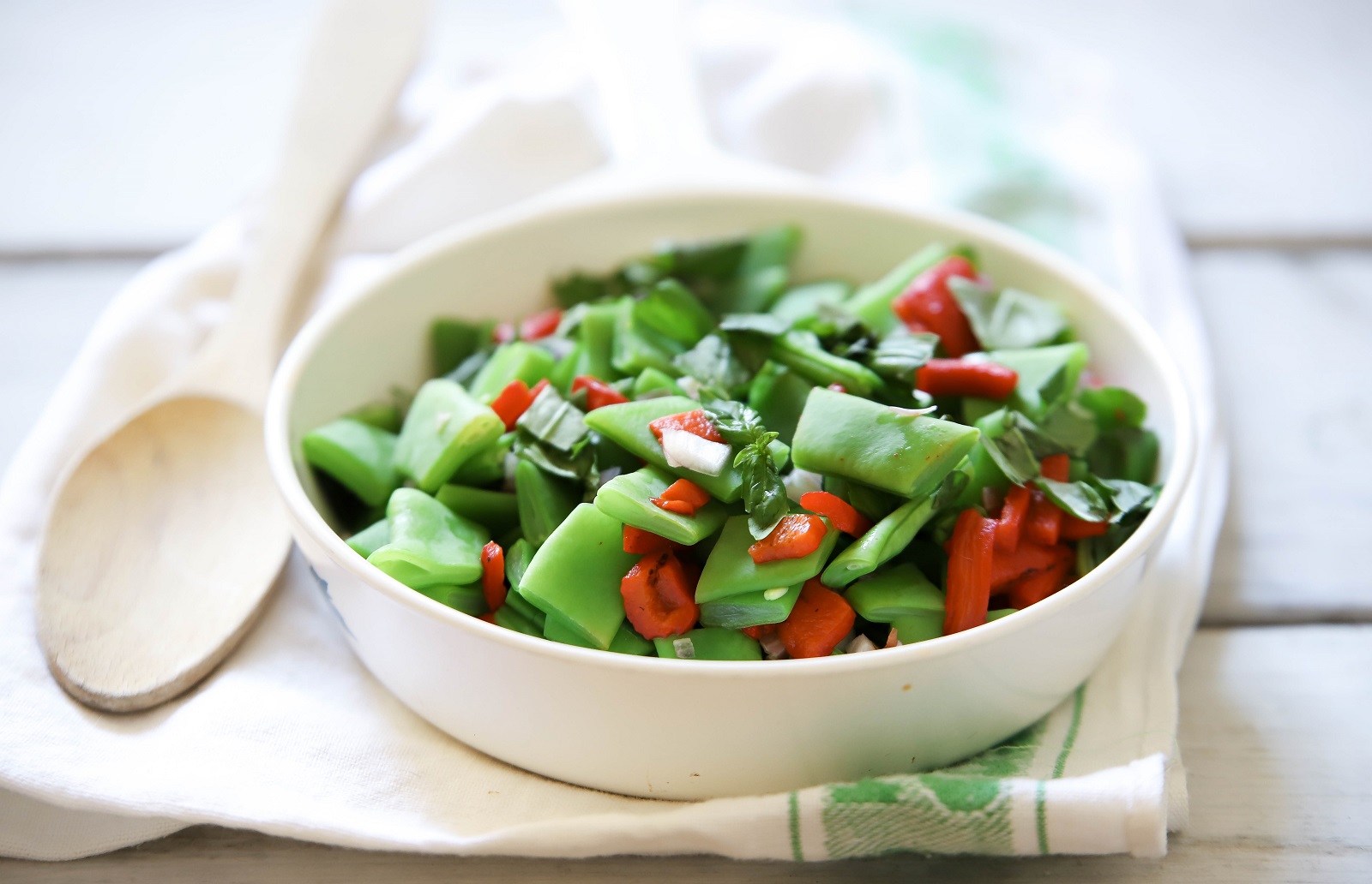 Veggipedia - String bean salad with grilled peppers
