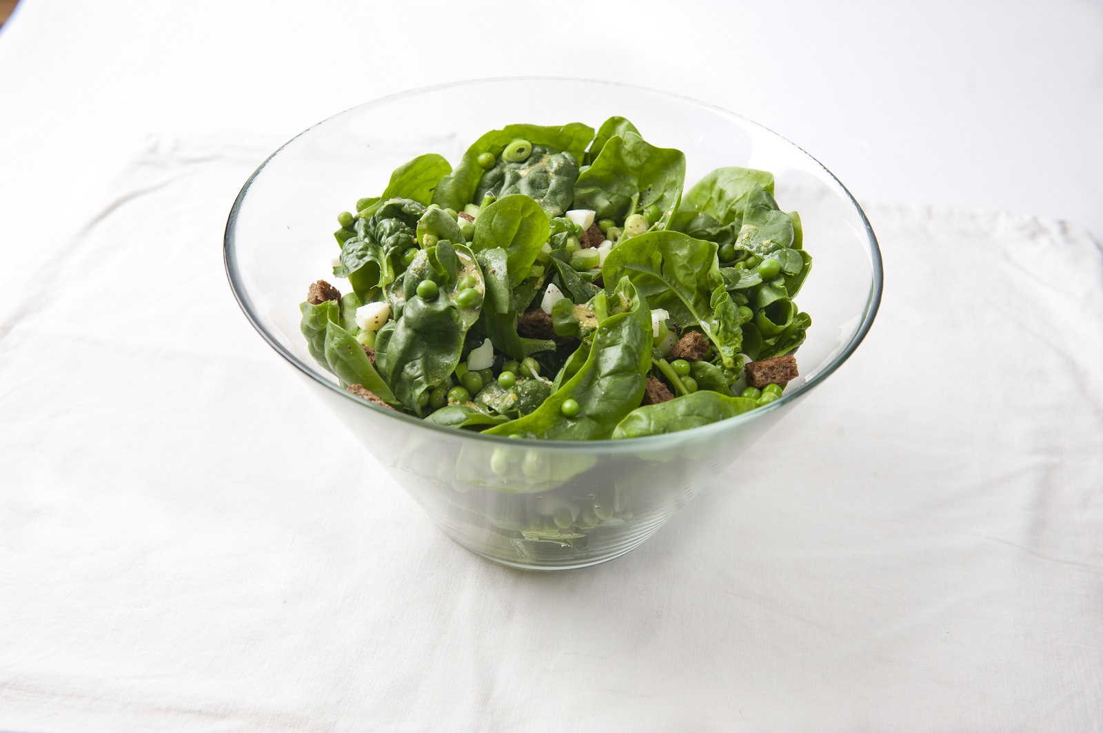 Veggipedia - Spinach salad with croutons