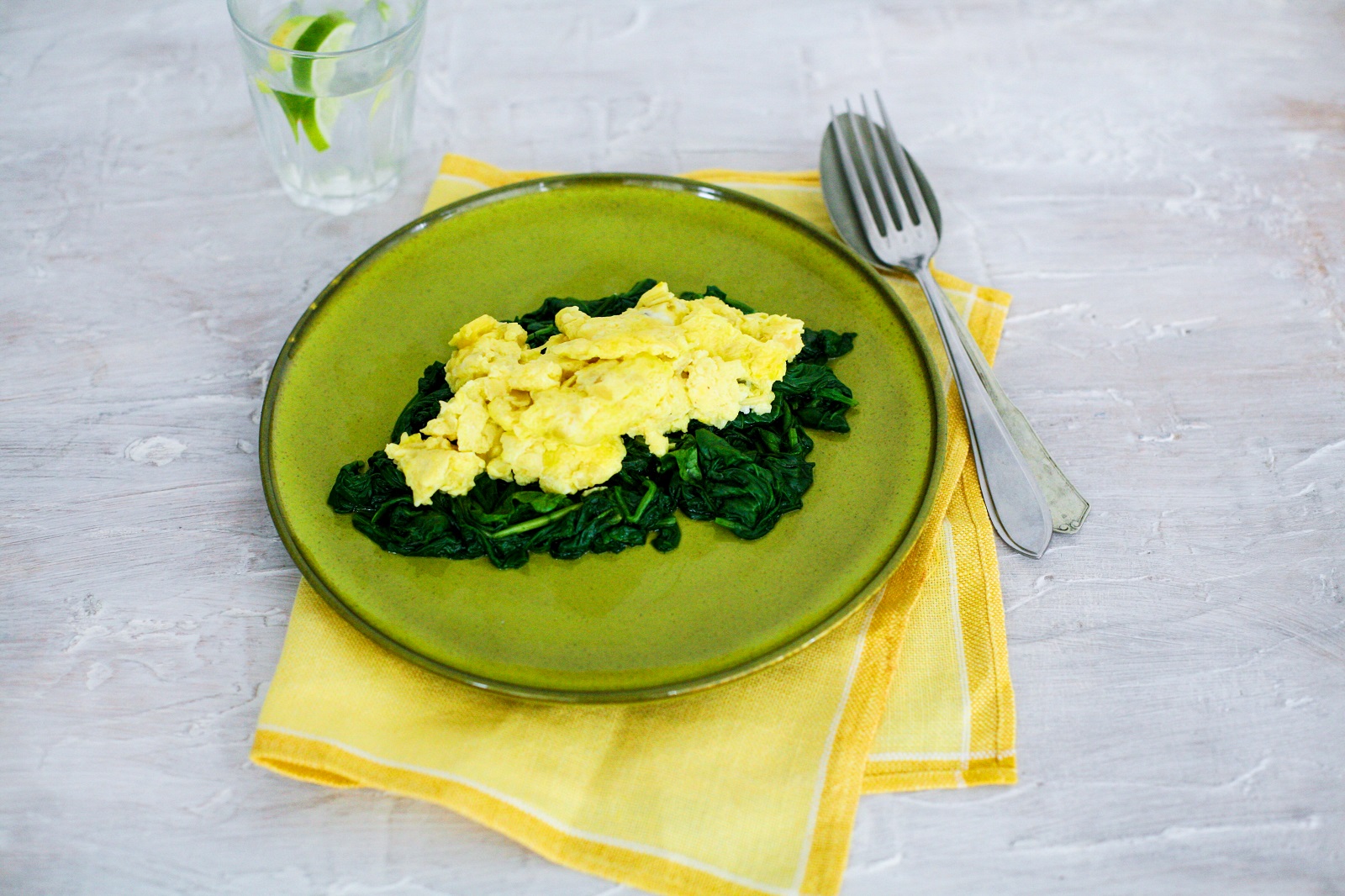 Scrambled eggs with spinach