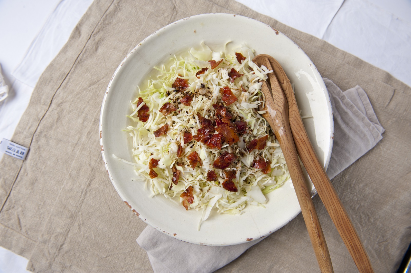 Spitzkohlsalat mit Balsamico-Dressing