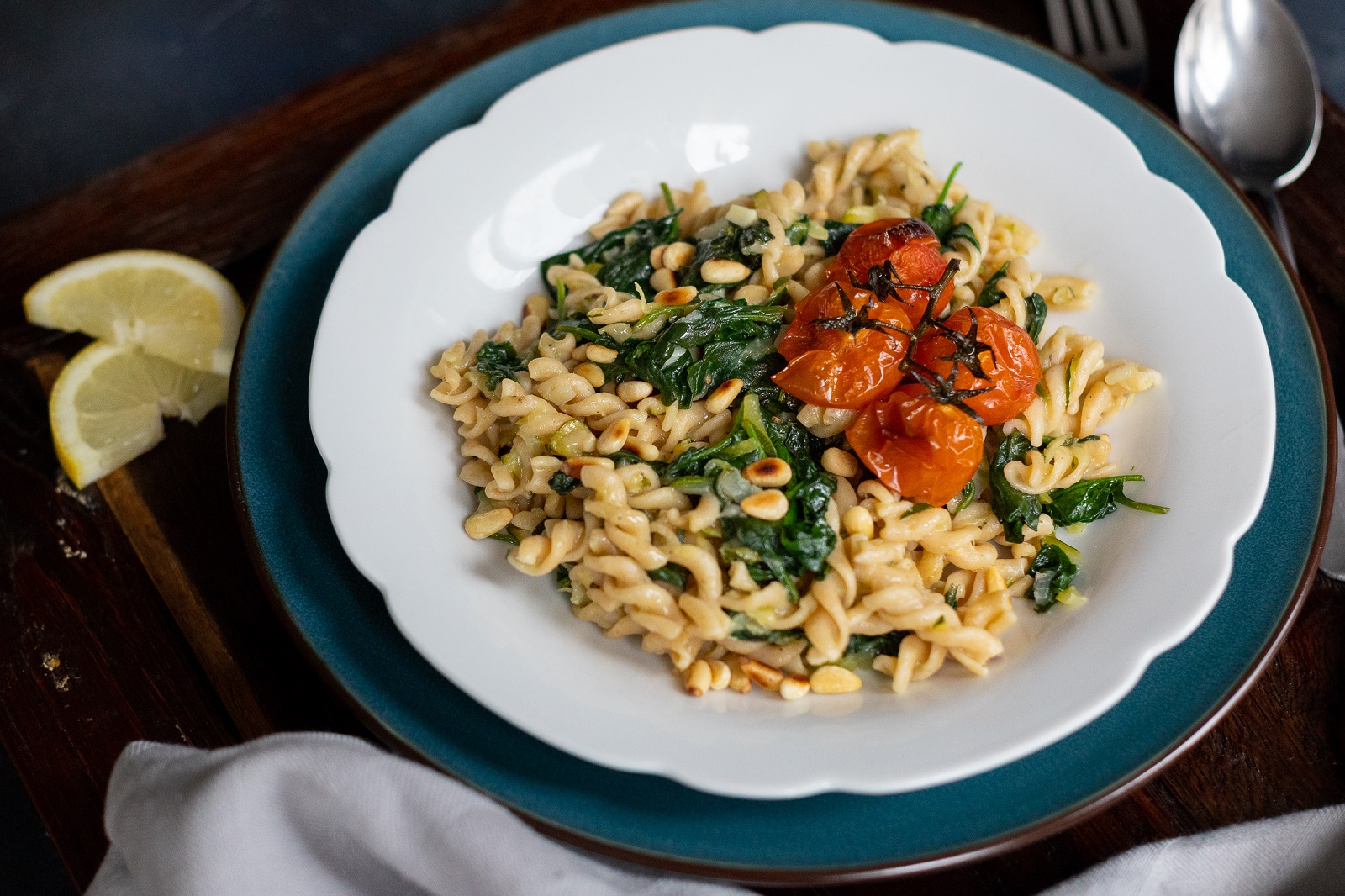 Veggipedia - Wholemeal pasta with courgette, lemon and spinach by Francesca Kookt