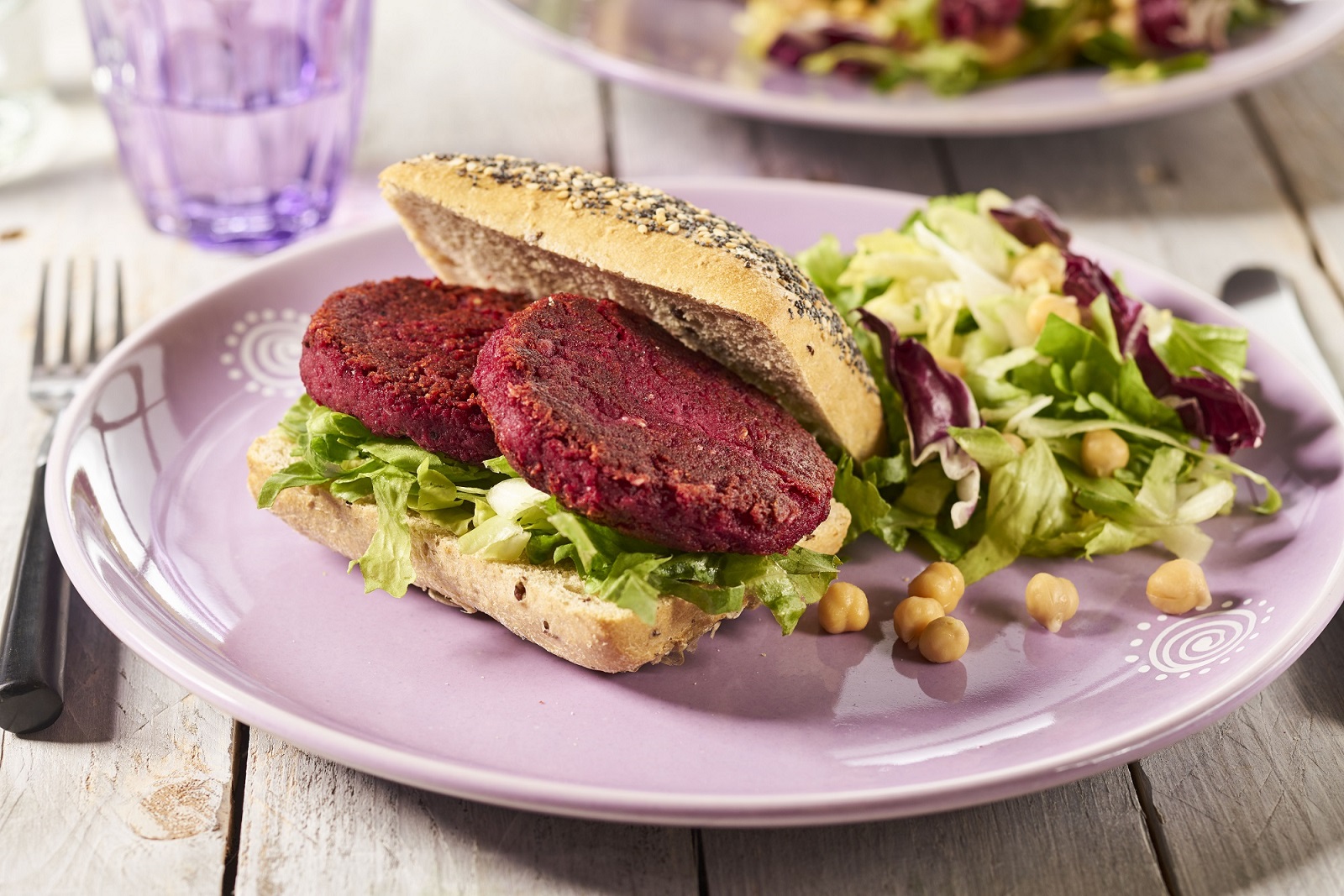 Veggipedia - Beetroot burgers with endive salad