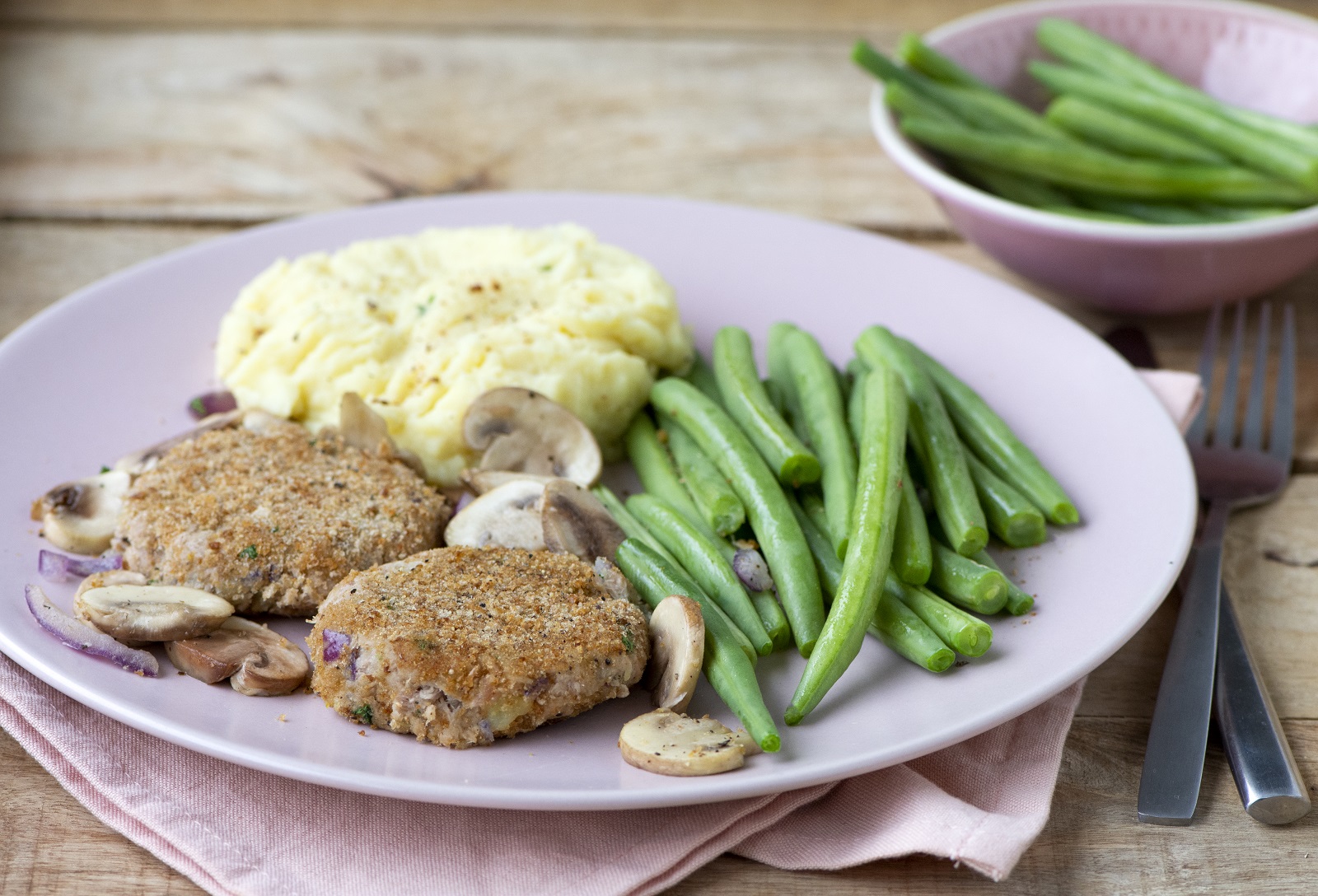 Veggipedia - Fishcakes with green beans and mushrooms